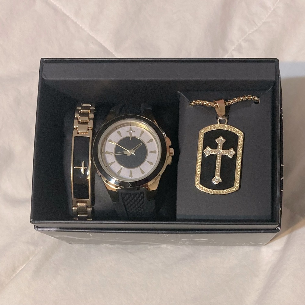 NEW Men’s Black and‎ Gold Cross Accessory Set